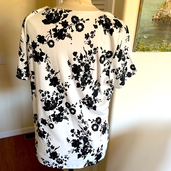 COPY - Pretty, plus size, cotton/poly blend shirt, new with tags. - Picture 4 of 6